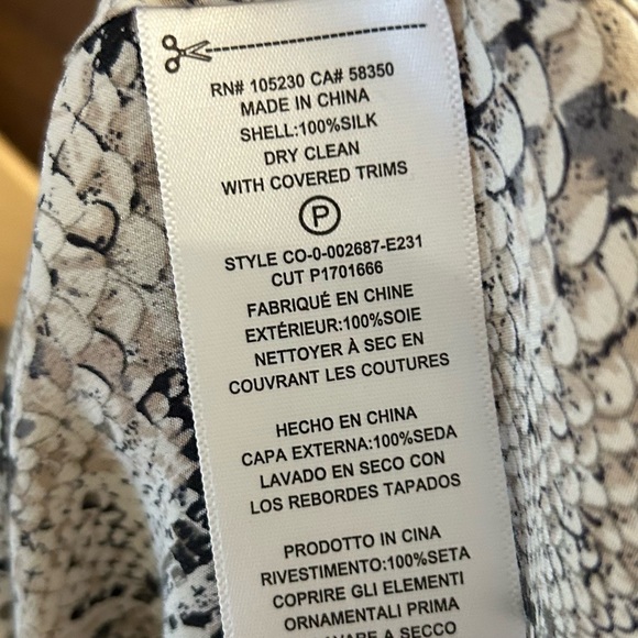 EQUIPMENT FEMME 100% Silk Slim Signature Snake-print Blouse M $295 - Picture 6 of 6